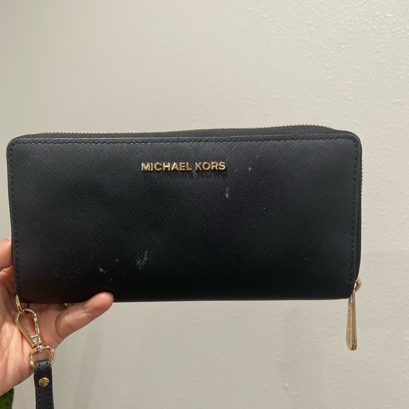 Michael Kors Wristlet/Wallet - Picture 2 of 6